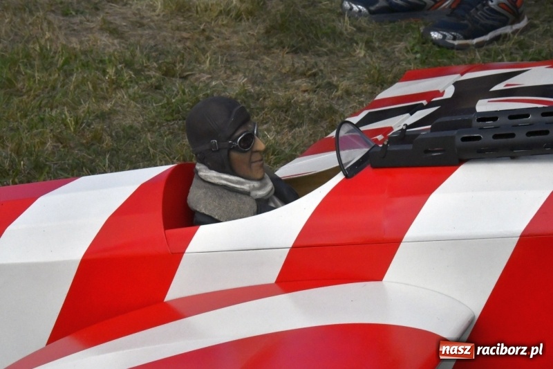 Zdjęcie w galerii na portalu naszraciborz.pl: XI Międzynarodowy Raciborski Piknik Modelarski zgomadził nad Ulgą tłumy. FOTO i WIDEO wiadomości z regionu