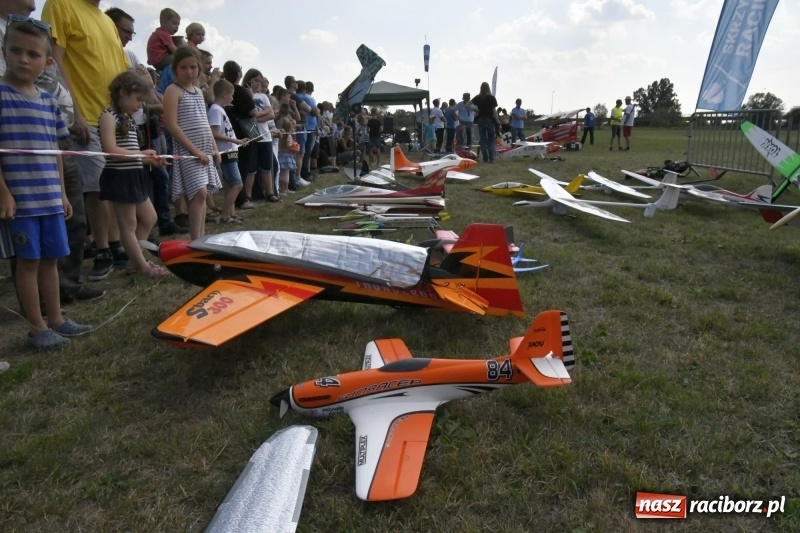 Zdjęcie w galerii na portalu naszraciborz.pl: XI Międzynarodowy Raciborski Piknik Modelarski zgomadził nad Ulgą tłumy. FOTO i WIDEO wiadomości z regionu