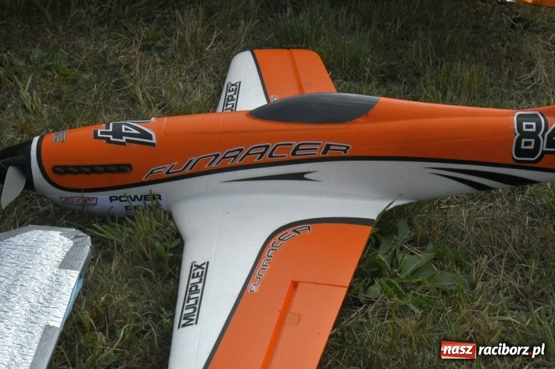 Zdjęcie w galerii na portalu naszraciborz.pl: XI Międzynarodowy Raciborski Piknik Modelarski zgomadził nad Ulgą tłumy. FOTO i WIDEO wiadomości z regionu