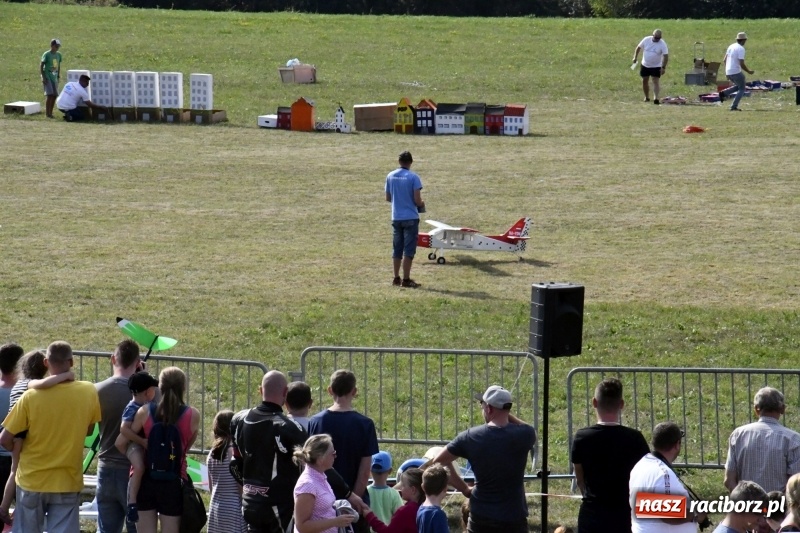 Zdjęcie w galerii na portalu naszraciborz.pl: XI Międzynarodowy Raciborski Piknik Modelarski zgomadził nad Ulgą tłumy. FOTO i WIDEO wiadomości z regionu