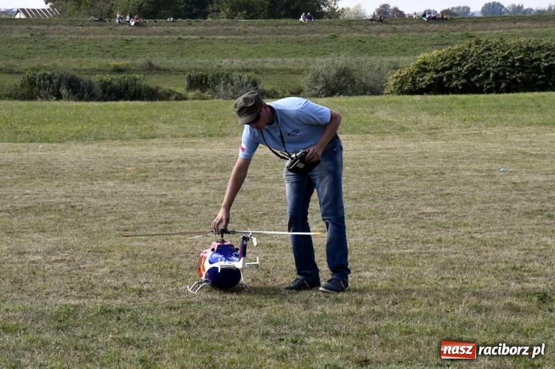 Zdjęcie w galerii na portalu naszraciborz.pl: XI Międzynarodowy Raciborski Piknik Modelarski zgomadził nad Ulgą tłumy. FOTO i WIDEO wiadomości z regionu