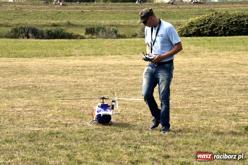 Zdjęcie w galerii na portalu naszraciborz.pl: XI Międzynarodowy Raciborski Piknik Modelarski zgomadził nad Ulgą tłumy. FOTO i WIDEO wiadomości z regionu