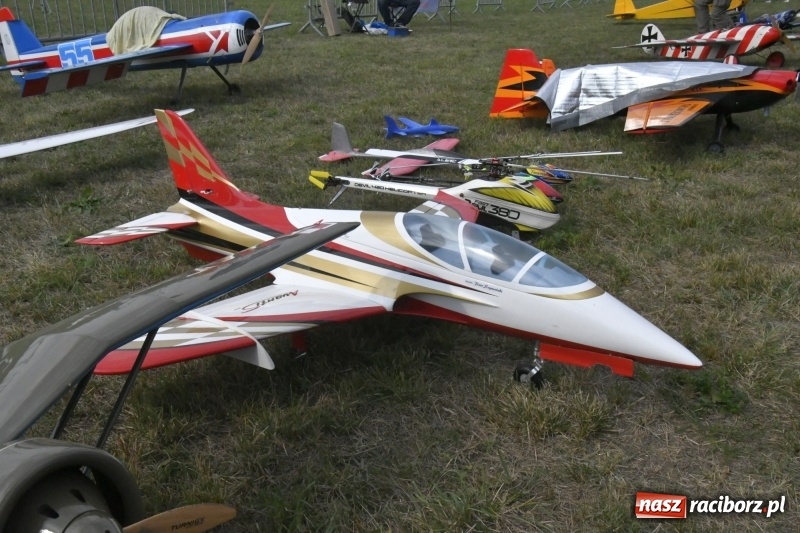 Zdjęcie w galerii na portalu naszraciborz.pl: XI Międzynarodowy Raciborski Piknik Modelarski zgomadził nad Ulgą tłumy. FOTO i WIDEO wiadomości z regionu