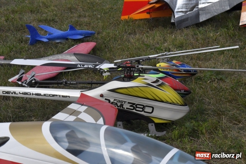 Zdjęcie w galerii na portalu naszraciborz.pl: XI Międzynarodowy Raciborski Piknik Modelarski zgomadził nad Ulgą tłumy. FOTO i WIDEO wiadomości z regionu