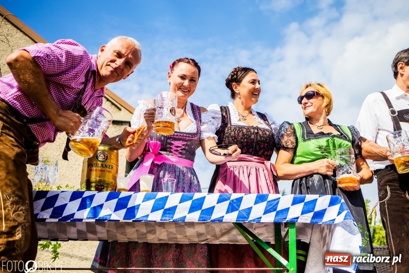 Zdjęcie w galerii na portalu naszraciborz.pl: Dożynki gminy Krzyżanowice. W Roszkowie jak na karnawale w Rio wiadomości z regionu