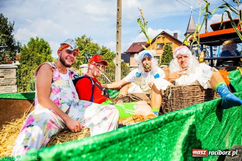 Zdjęcie w galerii na portalu naszraciborz.pl: Dożynki gminy Krzyżanowice. W Roszkowie jak na karnawale w Rio wiadomości z regionu