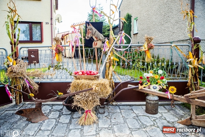 Zdjęcie w galerii na portalu naszraciborz.pl: Dożynki gminy Krzyżanowice. W Roszkowie jak na karnawale w Rio wiadomości z regionu
