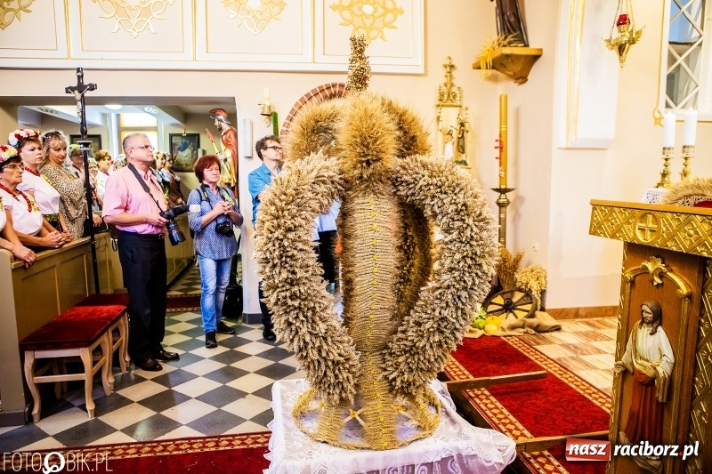 Zdjęcie w galerii na portalu naszraciborz.pl: Dożynki gminy Krzyżanowice. W Roszkowie jak na karnawale w Rio wiadomości z regionu