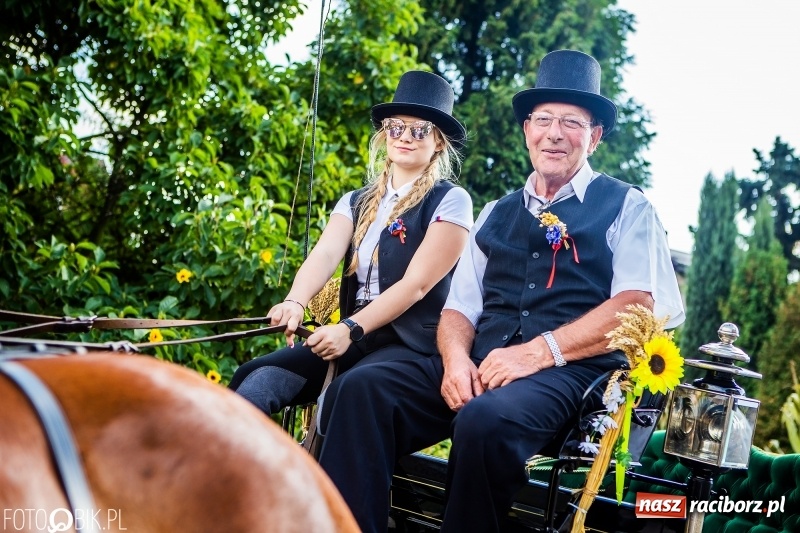 Zdjęcie w galerii na portalu naszraciborz.pl: Dożynki gminy Krzyżanowice. W Roszkowie jak na karnawale w Rio wiadomości z regionu