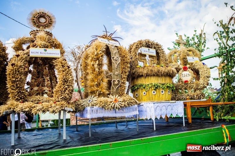 Zdjęcie w galerii na portalu naszraciborz.pl: Dożynki gminy Krzyżanowice. W Roszkowie jak na karnawale w Rio wiadomości z regionu