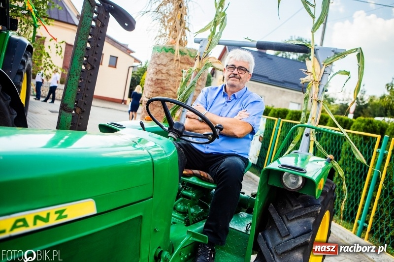 Zdjęcie w galerii na portalu naszraciborz.pl: Dożynki gminy Krzyżanowice. W Roszkowie jak na karnawale w Rio wiadomości z regionu
