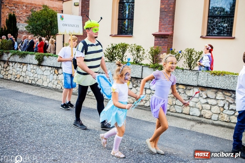 Zdjęcie w galerii na portalu naszraciborz.pl: Dożynki gminy Krzyżanowice. W Roszkowie jak na karnawale w Rio wiadomości z regionu