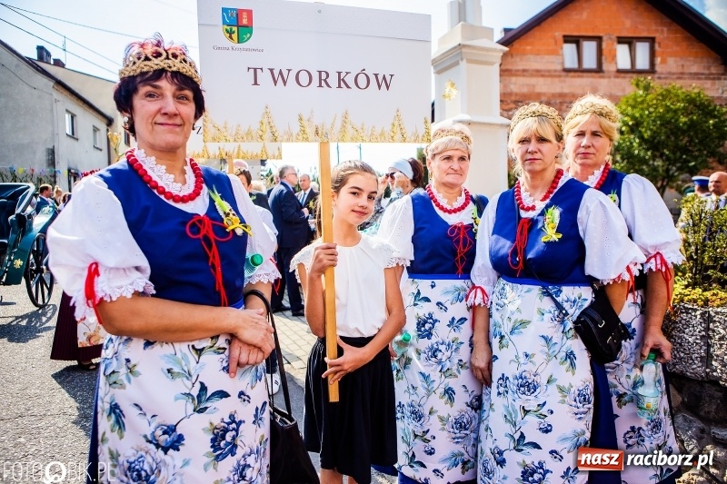 Zdjęcie w galerii na portalu naszraciborz.pl: Dożynki gminy Krzyżanowice. W Roszkowie jak na karnawale w Rio wiadomości z regionu