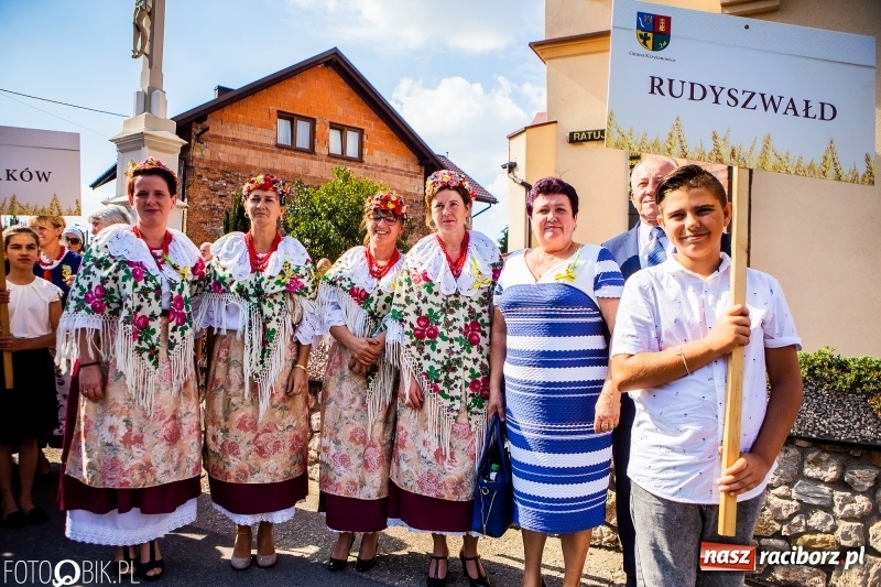 Zdjęcie w galerii na portalu naszraciborz.pl: Dożynki gminy Krzyżanowice. W Roszkowie jak na karnawale w Rio wiadomości z regionu