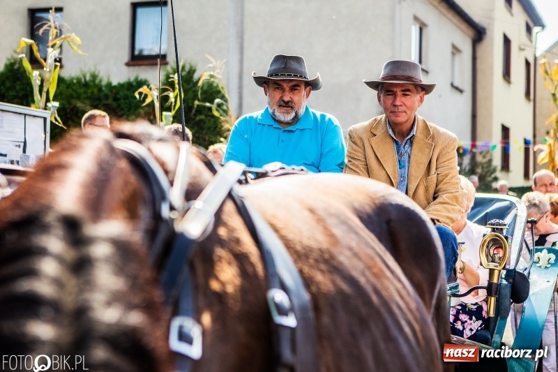 Zdjęcie w galerii na portalu naszraciborz.pl: Dożynki gminy Krzyżanowice. W Roszkowie jak na karnawale w Rio wiadomości z regionu