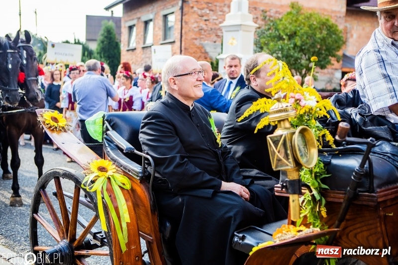 Zdjęcie w galerii na portalu naszraciborz.pl: Dożynki gminy Krzyżanowice. W Roszkowie jak na karnawale w Rio wiadomości z regionu