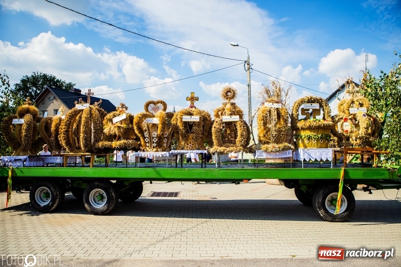 Zdjęcie w galerii na portalu naszraciborz.pl: Dożynki gminy Krzyżanowice. W Roszkowie jak na karnawale w Rio wiadomości z regionu