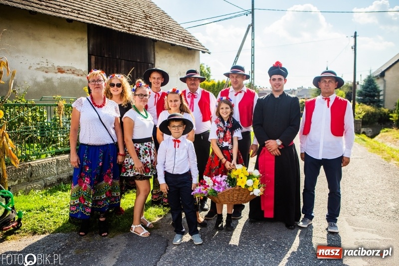 Zdjęcie w galerii na portalu naszraciborz.pl: Dożynki gminy Krzyżanowice. W Roszkowie jak na karnawale w Rio wiadomości z regionu