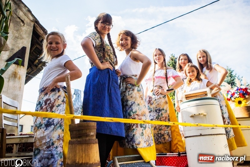 Zdjęcie w galerii na portalu naszraciborz.pl: Dożynki gminy Krzyżanowice. W Roszkowie jak na karnawale w Rio wiadomości z regionu