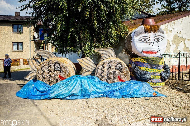 Zdjęcie w galerii na portalu naszraciborz.pl: Dożynki gminy Krzyżanowice. W Roszkowie jak na karnawale w Rio wiadomości z regionu