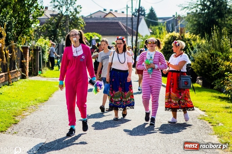 Zdjęcie w galerii na portalu naszraciborz.pl: Dożynki gminy Krzyżanowice. W Roszkowie jak na karnawale w Rio wiadomości z regionu