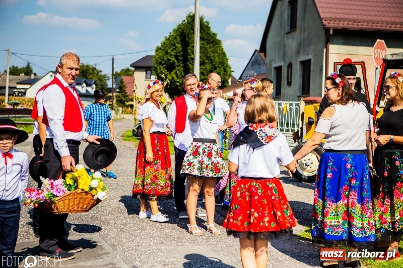 Zdjęcie w galerii na portalu naszraciborz.pl: Dożynki gminy Krzyżanowice. W Roszkowie jak na karnawale w Rio wiadomości z regionu
