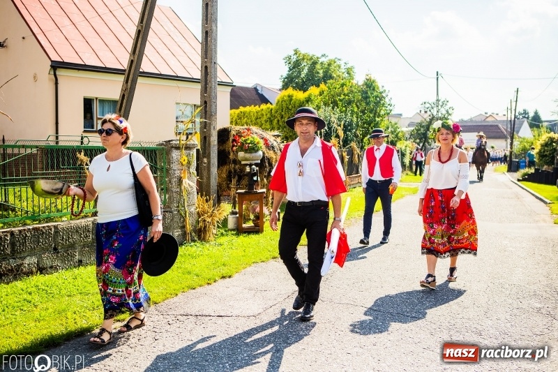 Zdjęcie w galerii na portalu naszraciborz.pl: Dożynki gminy Krzyżanowice. W Roszkowie jak na karnawale w Rio wiadomości z regionu