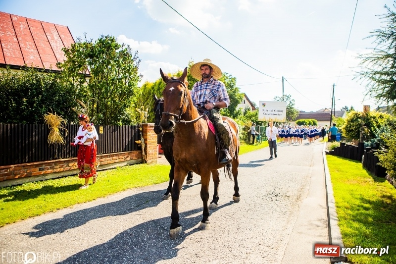 Zdjęcie w galerii na portalu naszraciborz.pl: Dożynki gminy Krzyżanowice. W Roszkowie jak na karnawale w Rio wiadomości z regionu