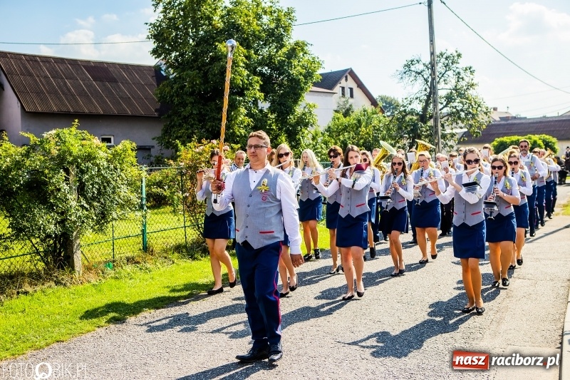 Zdjęcie w galerii na portalu naszraciborz.pl: Dożynki gminy Krzyżanowice. W Roszkowie jak na karnawale w Rio wiadomości z regionu