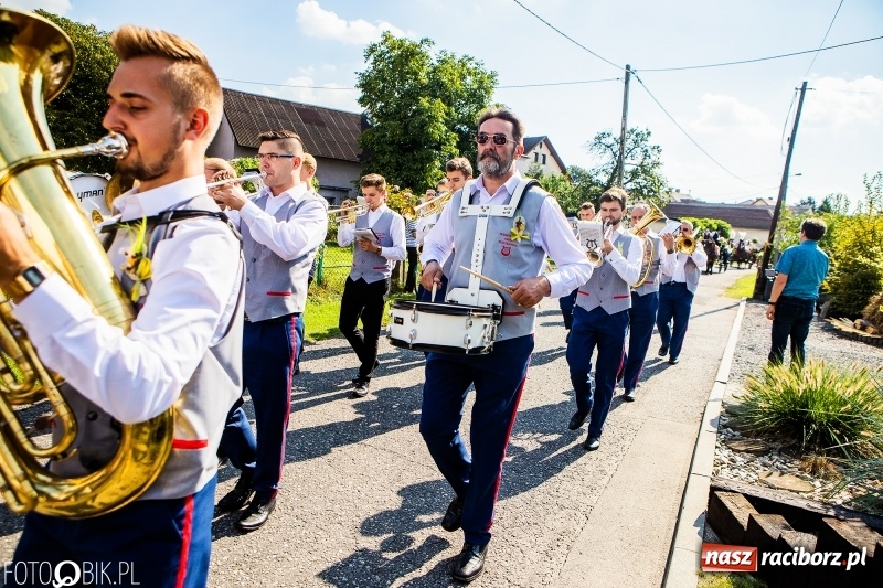 Zdjęcie w galerii na portalu naszraciborz.pl: Dożynki gminy Krzyżanowice. W Roszkowie jak na karnawale w Rio wiadomości z regionu
