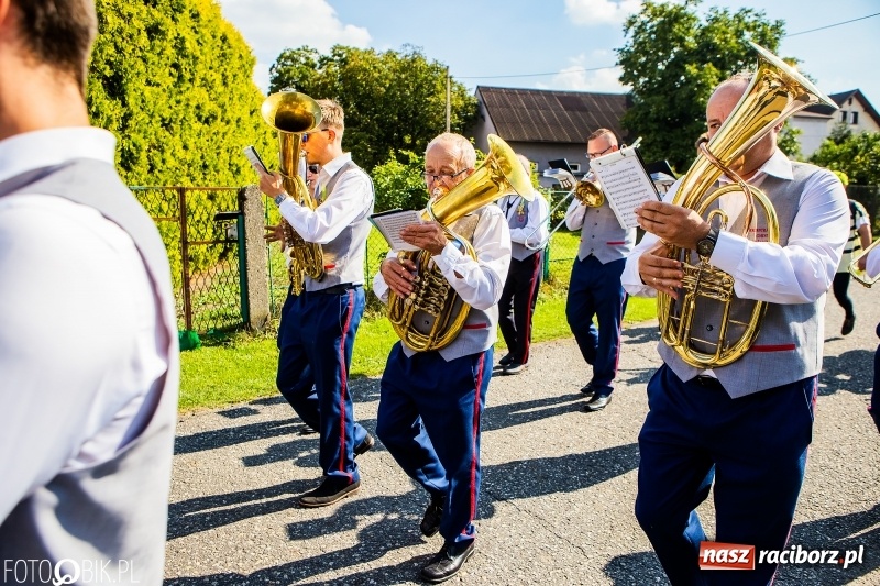 Zdjęcie w galerii na portalu naszraciborz.pl: Dożynki gminy Krzyżanowice. W Roszkowie jak na karnawale w Rio wiadomości z regionu