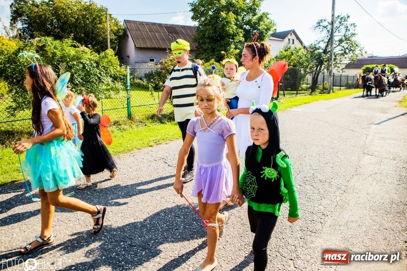 Zdjęcie w galerii na portalu naszraciborz.pl: Dożynki gminy Krzyżanowice. W Roszkowie jak na karnawale w Rio wiadomości z regionu