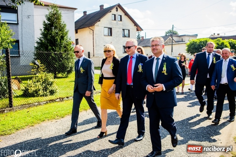 Zdjęcie w galerii na portalu naszraciborz.pl: Dożynki gminy Krzyżanowice. W Roszkowie jak na karnawale w Rio wiadomości z regionu