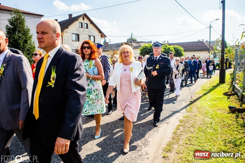 Zdjęcie w galerii na portalu naszraciborz.pl: Dożynki gminy Krzyżanowice. W Roszkowie jak na karnawale w Rio wiadomości z regionu