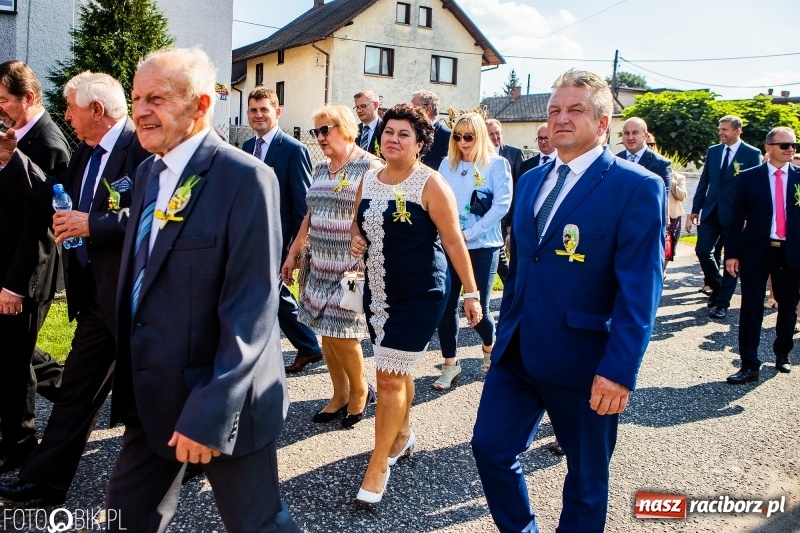 Zdjęcie w galerii na portalu naszraciborz.pl: Dożynki gminy Krzyżanowice. W Roszkowie jak na karnawale w Rio wiadomości z regionu