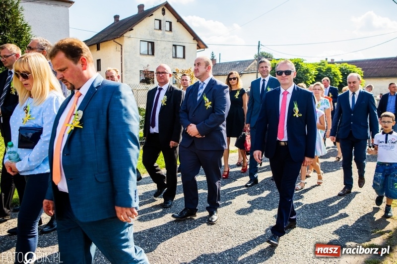 Zdjęcie w galerii na portalu naszraciborz.pl: Dożynki gminy Krzyżanowice. W Roszkowie jak na karnawale w Rio wiadomości z regionu