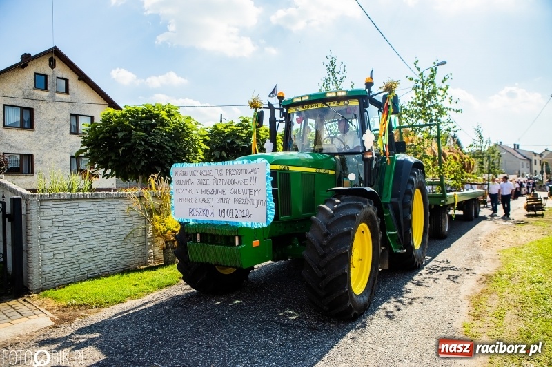 Zdjęcie w galerii na portalu naszraciborz.pl: Dożynki gminy Krzyżanowice. W Roszkowie jak na karnawale w Rio wiadomości z regionu