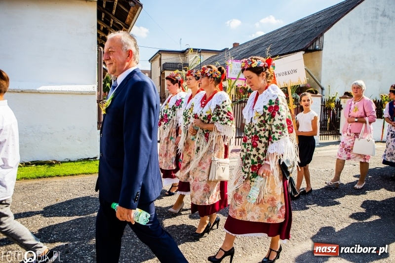 Zdjęcie w galerii na portalu naszraciborz.pl: Dożynki gminy Krzyżanowice. W Roszkowie jak na karnawale w Rio wiadomości z regionu