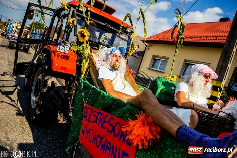 Zdjęcie w galerii na portalu naszraciborz.pl: Dożynki gminy Krzyżanowice. W Roszkowie jak na karnawale w Rio wiadomości z regionu