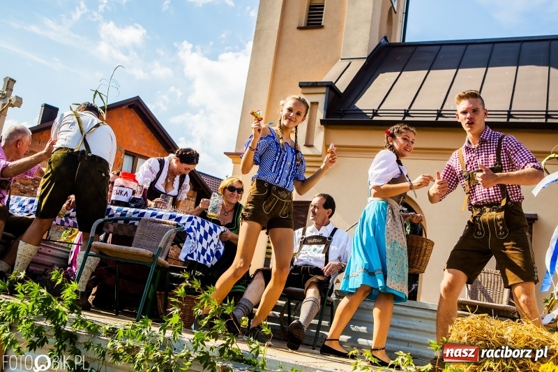 Zdjęcie w galerii na portalu naszraciborz.pl: Dożynki gminy Krzyżanowice. W Roszkowie jak na karnawale w Rio wiadomości z regionu