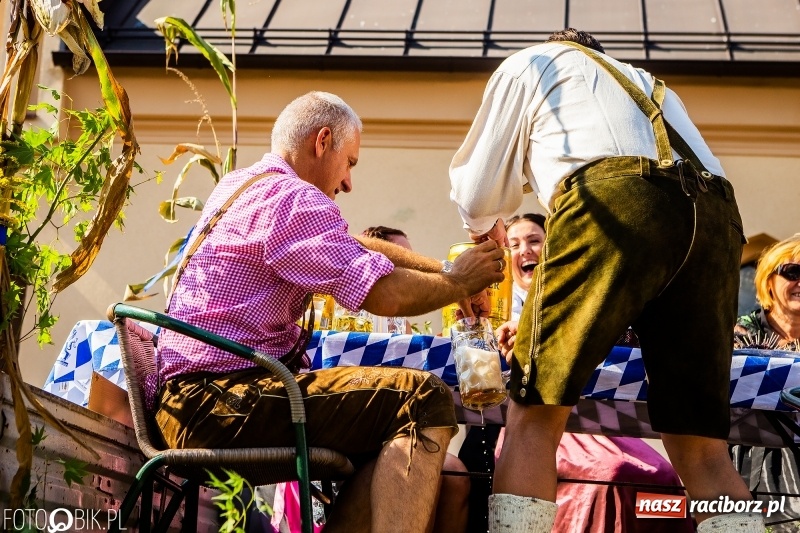 Zdjęcie w galerii na portalu naszraciborz.pl: Dożynki gminy Krzyżanowice. W Roszkowie jak na karnawale w Rio wiadomości z regionu