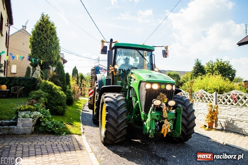 Zdjęcie w galerii na portalu naszraciborz.pl: Dożynki gminy Krzyżanowice. W Roszkowie jak na karnawale w Rio wiadomości z regionu