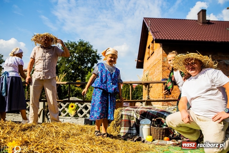 Zdjęcie w galerii na portalu naszraciborz.pl: Dożynki gminy Krzyżanowice. W Roszkowie jak na karnawale w Rio wiadomości z regionu
