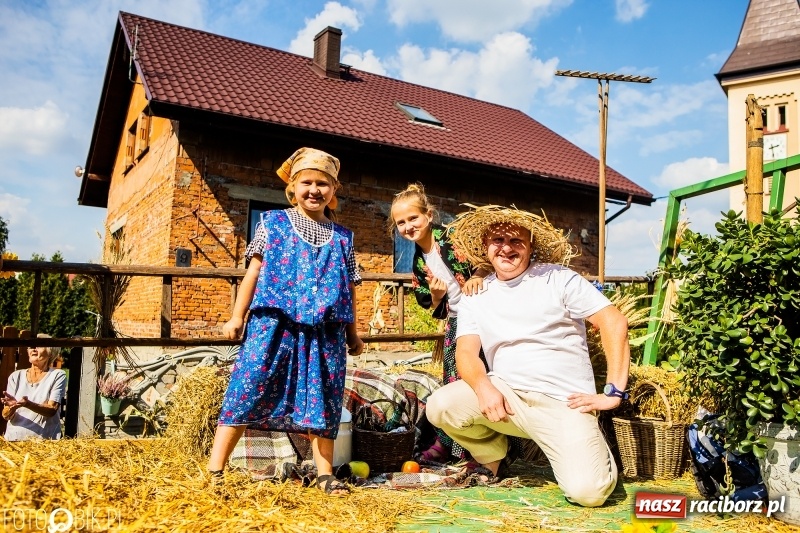 Zdjęcie w galerii na portalu naszraciborz.pl: Dożynki gminy Krzyżanowice. W Roszkowie jak na karnawale w Rio wiadomości z regionu