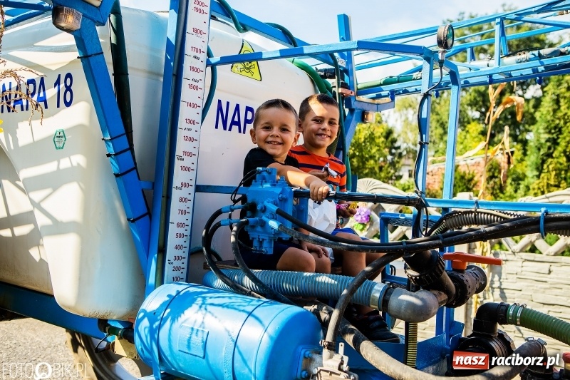 Zdjęcie w galerii na portalu naszraciborz.pl: Dożynki gminy Krzyżanowice. W Roszkowie jak na karnawale w Rio wiadomości z regionu