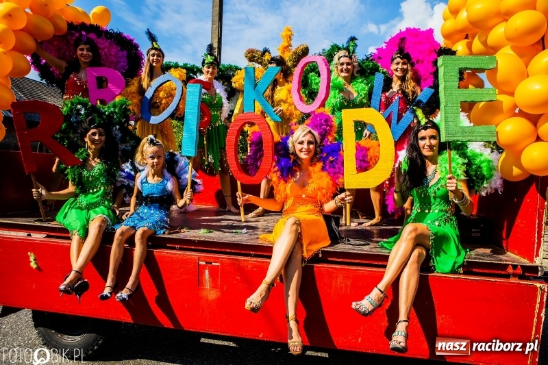 Zdjęcie w galerii na portalu naszraciborz.pl: Dożynki gminy Krzyżanowice. W Roszkowie jak na karnawale w Rio wiadomości z regionu
