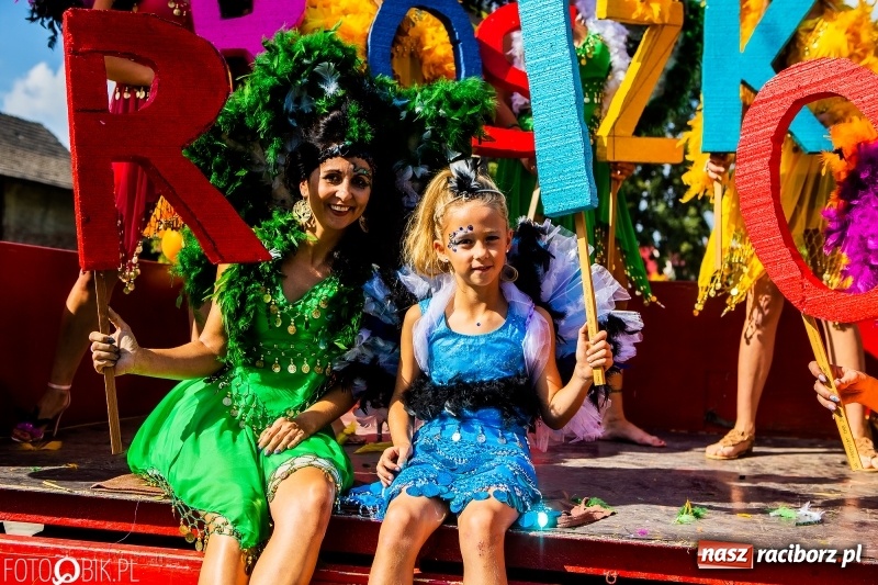Zdjęcie w galerii na portalu naszraciborz.pl: Dożynki gminy Krzyżanowice. W Roszkowie jak na karnawale w Rio wiadomości z regionu