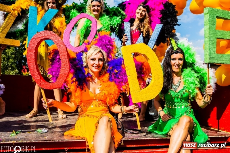 Zdjęcie w galerii na portalu naszraciborz.pl: Dożynki gminy Krzyżanowice. W Roszkowie jak na karnawale w Rio wiadomości z regionu