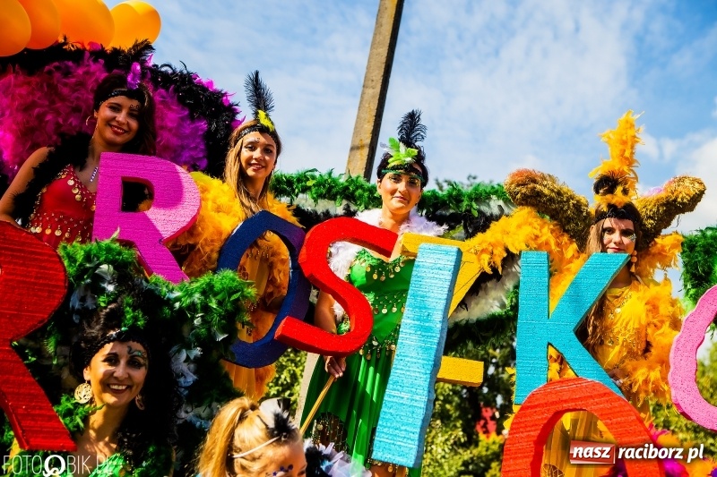Zdjęcie w galerii na portalu naszraciborz.pl: Dożynki gminy Krzyżanowice. W Roszkowie jak na karnawale w Rio wiadomości z regionu