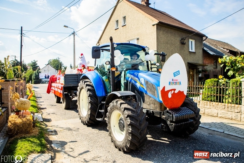 Zdjęcie w galerii na portalu naszraciborz.pl: Dożynki gminy Krzyżanowice. W Roszkowie jak na karnawale w Rio wiadomości z regionu